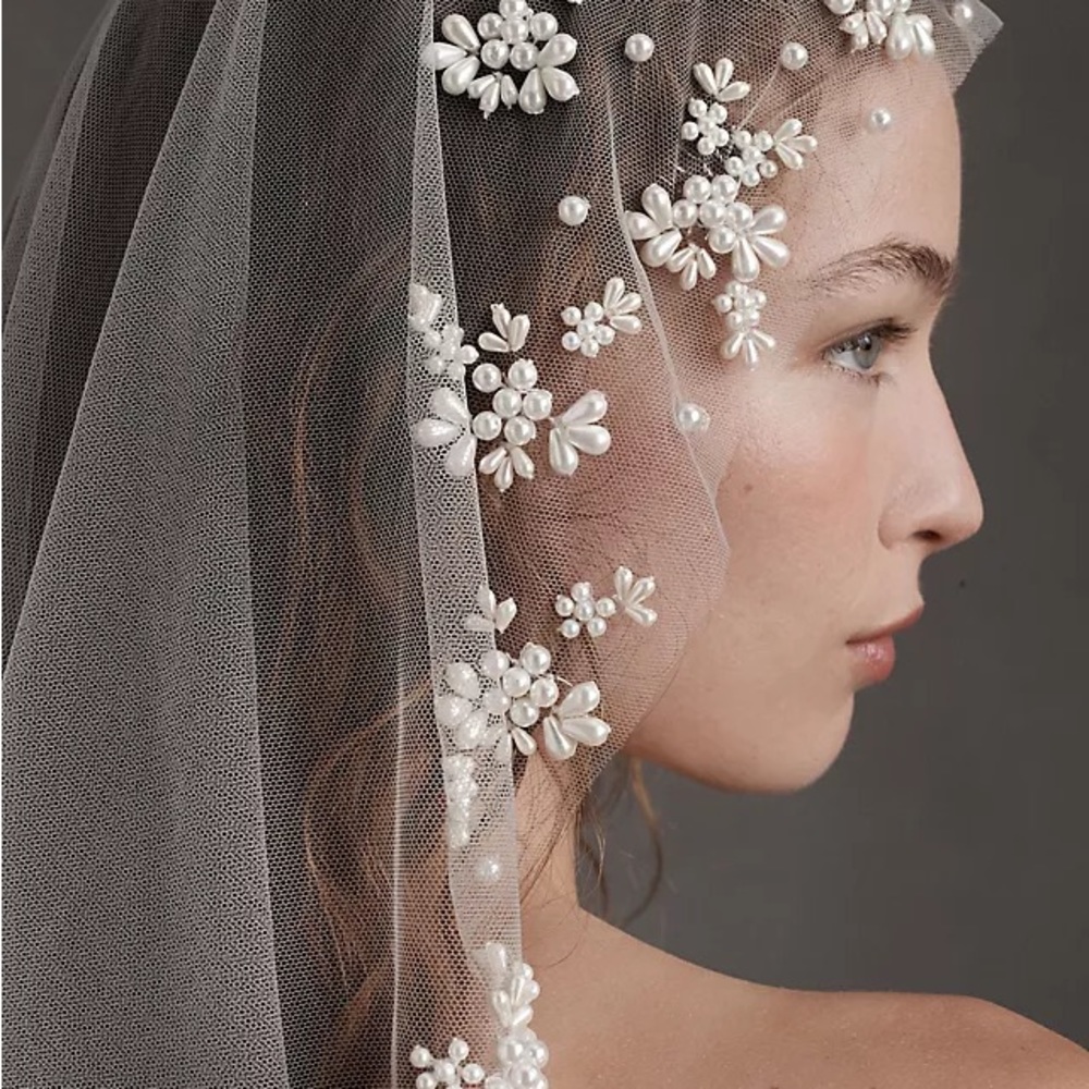A. B. Ellie Sonia Pearl Mantilla Veil